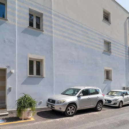 Casa Adelasia アパート